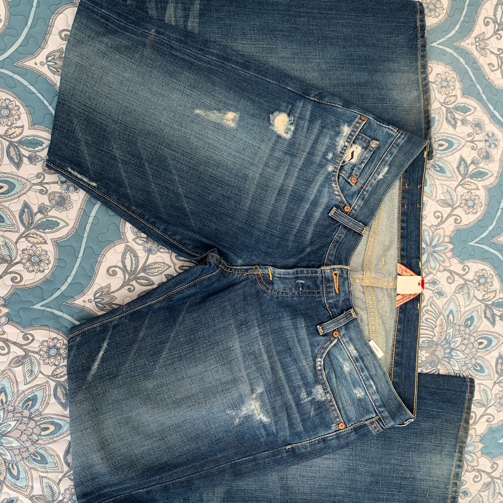 Lucky Brand distressed jeans 👖 ☘️